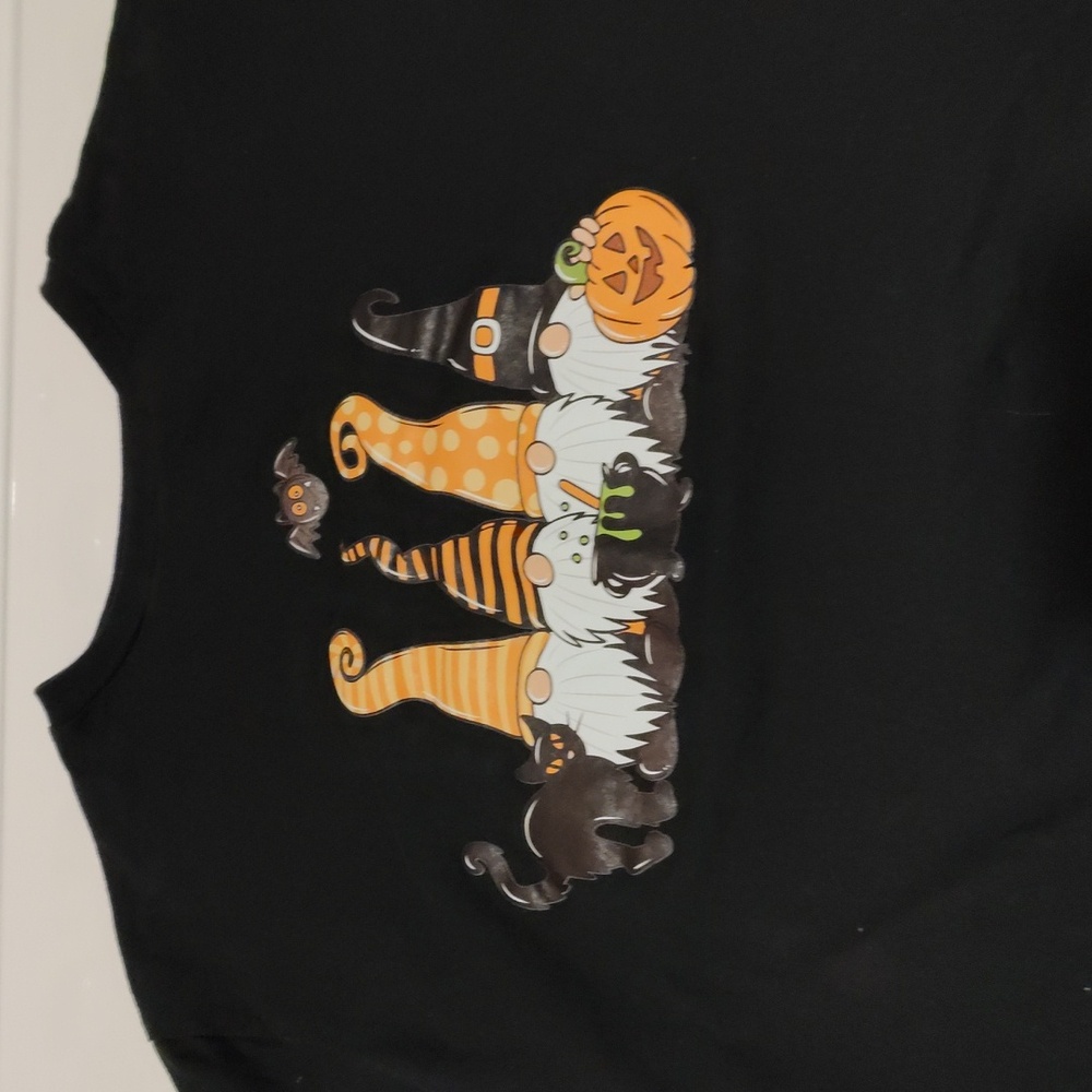 Medium black gnome shirt